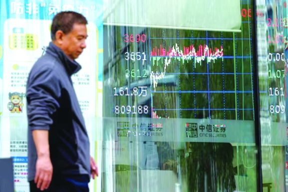 Mixed Signals: How Weak Economic Data and Strong Earnings Could Impact Your Investment Strategy