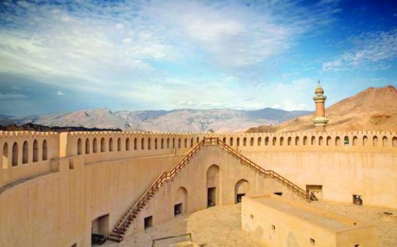 قلعه‌های برتر عمان در سال ۲۰۲۴: بررسی فرصت‌های سرمایه‌گذاری تجاری و گردشگری