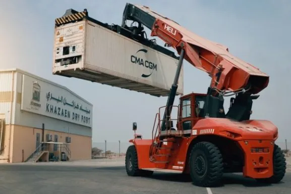 بندر خزائن به شبکه CMA CGM می‌پیوندد: این امر چه معنایی برای رشد تجاری و فرصت‌های سرمایه‌گذاری در عمان دارد؟