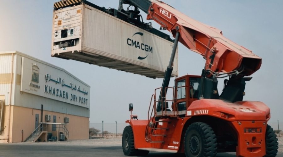 انضمام ميناء خزائن إلى شبكة CMA CGM: ما يعنيه هذا لنمو الأعمال وفرص الاستثمار في عُمان