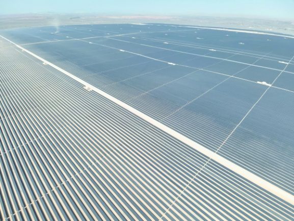 Manah-1 Solar Project Set to Generate 1.5 Billion kWh Annually: Implications for Energy Investment in Oman