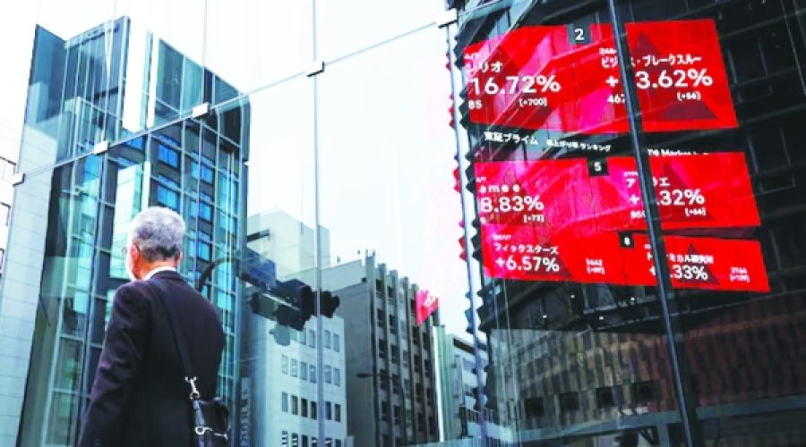 Stocks Surge on AI Advances and Rate Cut Optimism: Implications for Investors Amid Tariff Turbulence