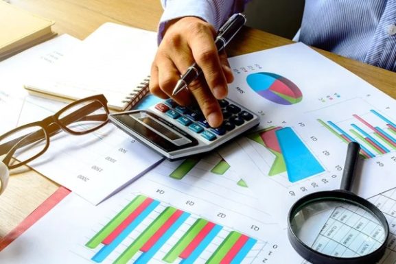 New Work Permit Requirements for Accounting Jobs in Oman: Implications for Businesses and Investors