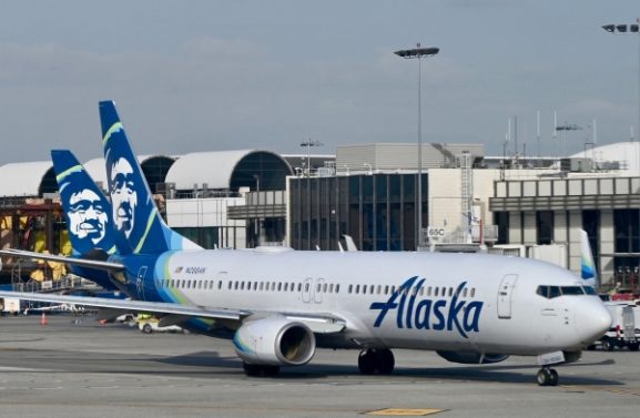 Alaska Airlines Grounds Fleet Due to IT Outage: Potential Impacts on Travel and Business Operations