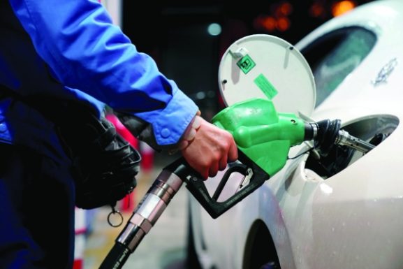 قیمت نفت عمان به ۱TP4T70.52 در هر بشکه رسید: پیامدهایی برای سرمایه‌گذاران و بخش انرژی