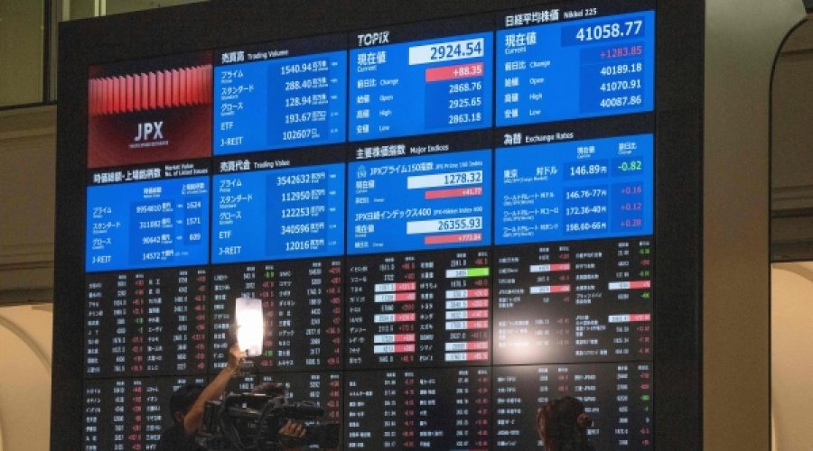 مع اقتراب الموعد النهائي لتطبيق التعريفات الجمركية من ترامب: ما يحتاج المستثمرون والشركات في عُمان إلى معرفته حول تقلبات السوق القادمة