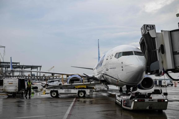 Impact of Weaker US Dollar on Airlines: What Investors Need to Know for Oman's Aviation Sector
