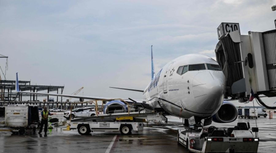 Impact of Weaker US Dollar on Airlines: What Investors Need to Know for Oman’s Aviation Sector