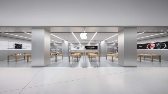 Apple's First Store Closure in China: What It Signals for Investors and Business Owners