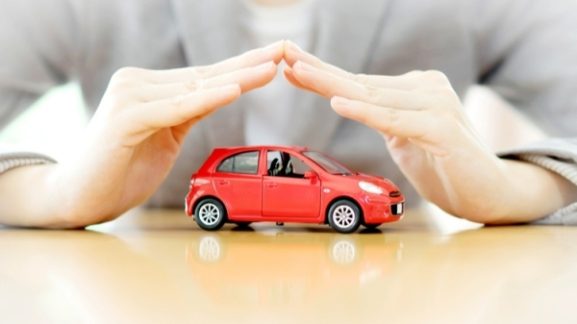 هيئة الخدمات المالية تنفي شائعات رفع أسعار تأمين السيارات: ما الذي يعنيه هذا لتكاليف أعمالك في عُمان؟