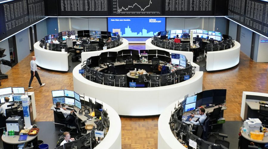 ارتفاع الأسهم الأوروبية: ماذا يعني ارتفاع أسهم التعدين للمستثمرين في عُمان؟