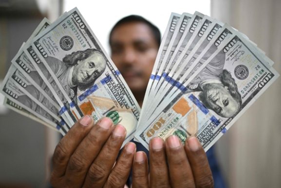 Impact of Dollar's Decline: What Trump's Attacks on the Fed Mean for Your Investments in Oman