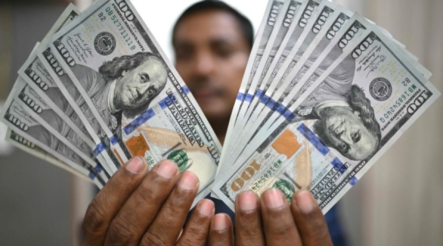 Impact of Dollar’s Decline: What Trump’s Attacks on the Fed Mean for Your Investments in Oman
