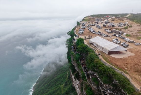 Dhofar's Khareef Season Draws Over 800,000 Visitors: What This Means for Business Opportunities in Oman