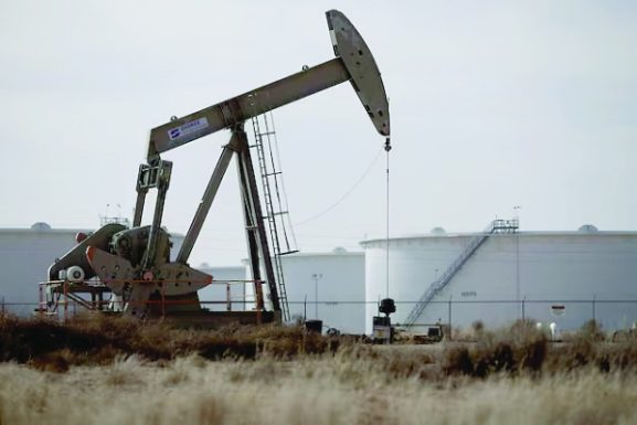 Oil Prices Stabilize Amid Ukraine Conflict and US Inventory Data: What It Means for Investors and Businesses
