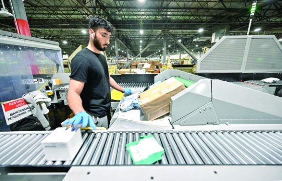 Trump Tariffs Leave Parcels Stranded: What It Means for Your Business and Trade in Oman