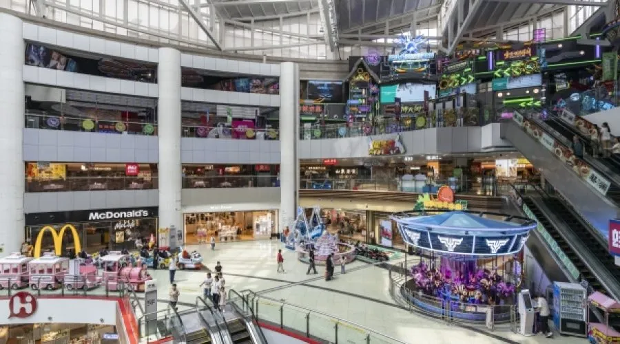 China’s Mall Boom Amid US Closures: What Investors and Business Owners Need to Know