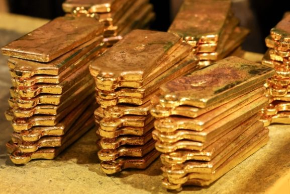 Gold Price Surges Past $3,500: Key Implications for Investors and Businesses in Oman
