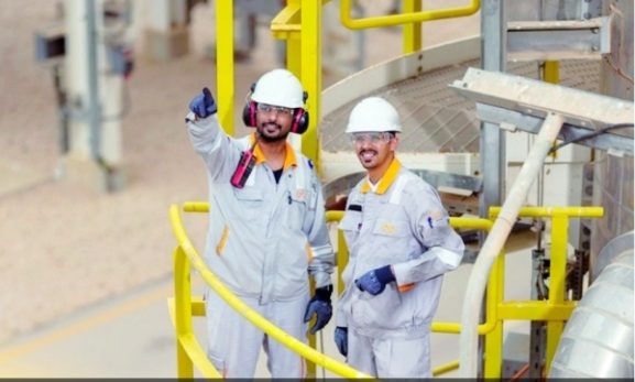 Start Paperwork Early for Licenses and Certificates: How Oman’s New MoL Rule Affects Your Business Continuity