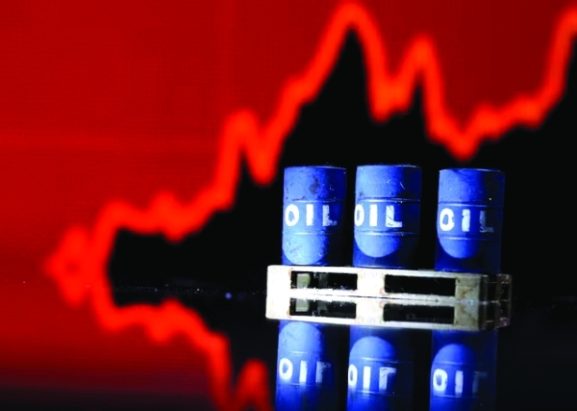 Oil Prices Decline: What the Oversupply and Weaker U.S. Demand Mean for Your Investments in Oman