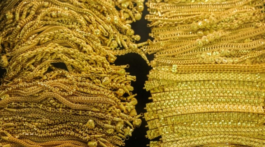 Record High Gold Prices: Key Insights for Investors and Entrepreneurs in Oman