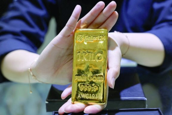 Gold's Record Run: What Investors and Entrepreneurs in Oman Must Know to Navigate Changing Market Rules