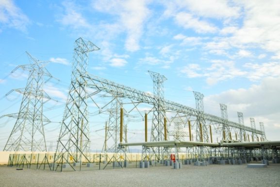 Oman's Power Output Surges 9.4%: Key Impacts for Investors and Business Owners