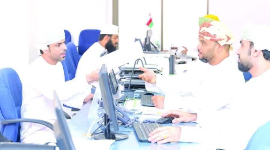 وزارة العمل تُسهّل إجراءات تصاريح العمل: ما يعنيه هذا للشركات والمستثمرين في عُمان