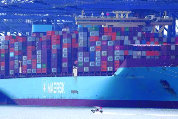 اتفاقية تصدير المعادن النادرة الصينية لمدة عام واحد: تداعياتها على المستثمرين والشركات في عُمان