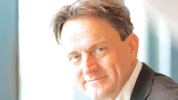 سرمایه‌گذاری‌های عمده شرکت ووپاک در پارک انرژی الدقم: تأثیر آن بر رشد کسب‌وکار در عمان