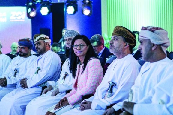 نقش عمان‌تل در تسریع تحول دیجیتال عمان: بینش‌های کلیدی برای سرمایه‌گذاران و کسب‌وکارها