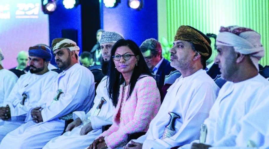 دور عُمانتل في تسريع التحول الرقمي في عُمان: رؤى رئيسية للمستثمرين والشركات