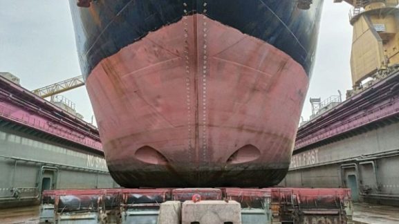 ثاني استثمار لشركة أسياد للأحواض الجافة في الحوض العائم: ما يعنيه لقطاع النقل البحري في عُمان وفرص الأعمال