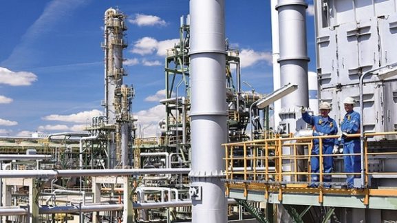 مشروع استخلاص سوائل الغاز الطبيعي الجديد في عُمان: ما يعنيه للمستثمرين والشركات