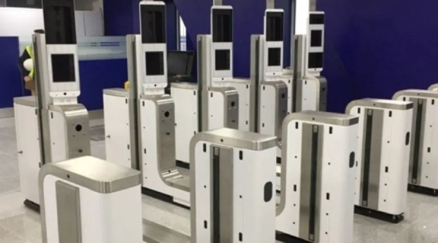 اعتماد الهوية البيومترية والرقمية في السفر الجوي: ما يعنيه ذلك لكفاءة الأعمال والأمن في عُمان