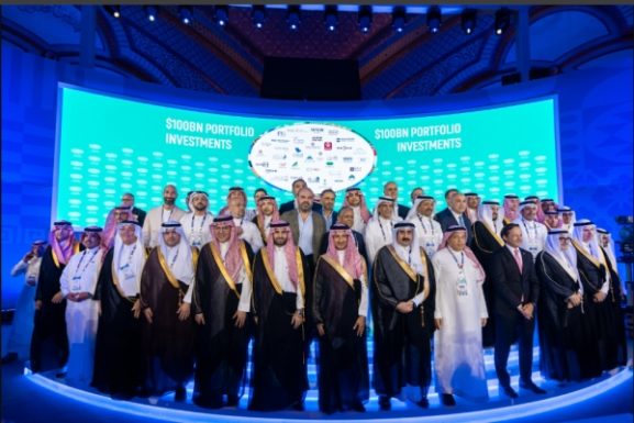 توريز تكشف عن محفظة استثمارية بقيمة $113 مليار دولار: ما يعنيه ذلك لنمو الأعمال والفرص في عُمان