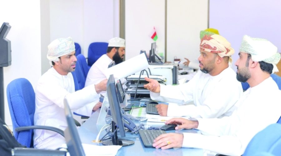 نمو ملحوظ في توظيف العُمانيين في عام 2024: ما يعنيه ذلك للاستثمار التجاري واستراتيجية القوى العاملة في عُمان
