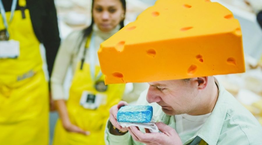 جبن جرويير السويسري يُتوّج بطلاً للعالم في مجال الجبن: ما الذي يعنيه هذا لقطاع صناعة الذواقة في عُمان؟