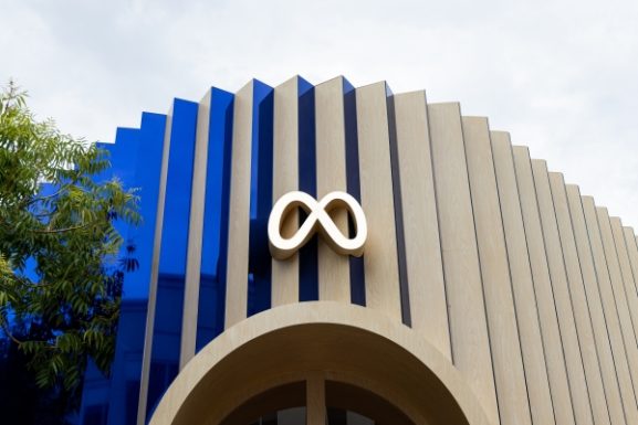 پاک‌سازی متا در خریدهای اینستاگرام و واتس‌اپ: این موضوع چه معنایی برای شفافیت کسب‌وکار و سرمایه‌گذاری دارد؟