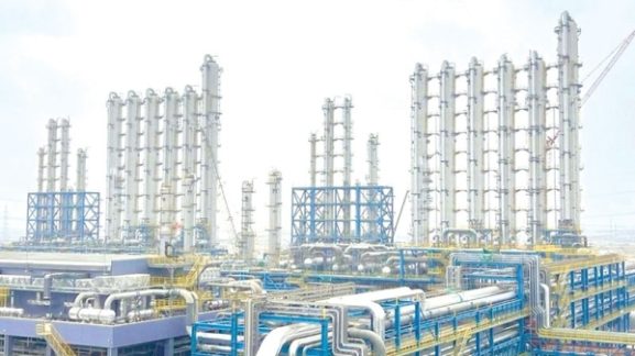 خوشه تولید انرژی خورشیدی در منطقه آزاد صحار: معنای آن برای سرمایه‌گذاران و کارآفرینان در عمان