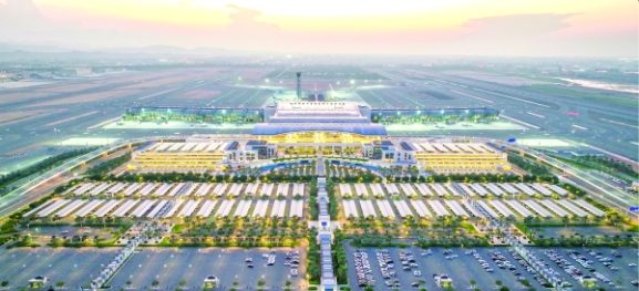 قطاع الطيران في عُمان يعزز السياحة والاستثمار: فرص رئيسية لنمو الأعمال