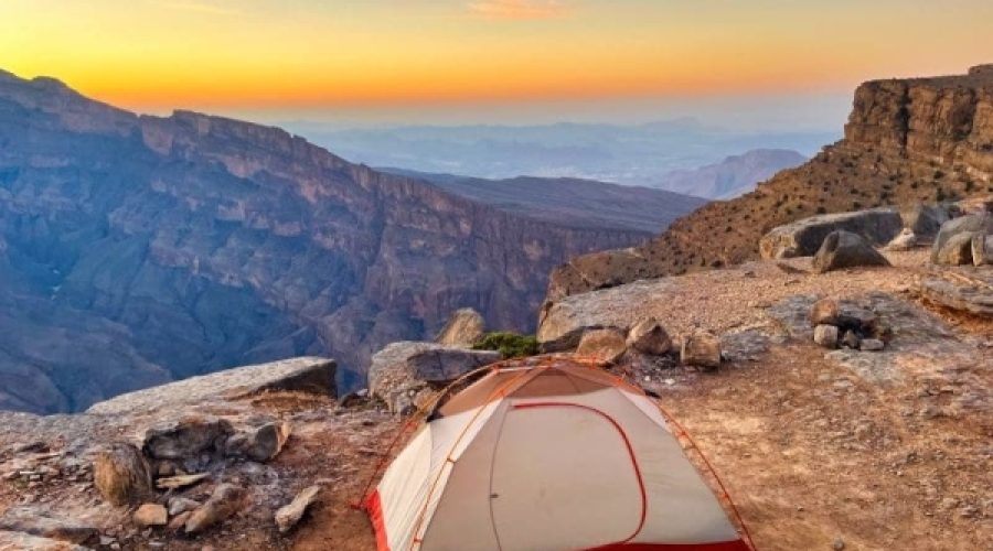 ۷ مقصد برتر کمپینگ برای کارآفرینان و سرمایه‌گذاران در تعطیلات روز ملی عمان: فرصت‌هایی برای تجارت و تفریح