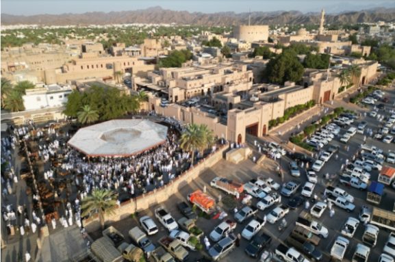 مسارات جديدة لمنظمي الرحلات السياحية في سوق نزوى: ما يعنيه هذا لأعمالك السياحية في عُمان