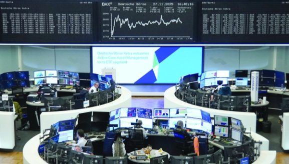 Stocks Slide Amid Fed Rate Cut Speculation and Trading Outage: What Investors Need to Know