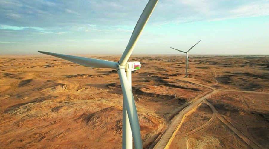 مشاريع الطاقة الشمسية وطاقة الرياح بقدرة 1600 ميغاواط في سلطنة عمان: ماذا يعني ذلك للمستثمرين وفرص نمو الأعمال؟