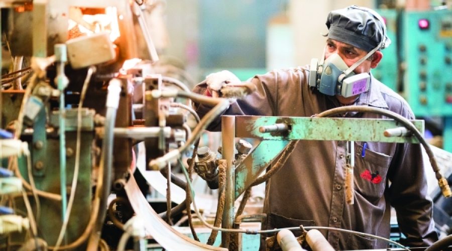 تمرکز برنامه یازدهم بر تولید و گردشگری: فرصت‌های کلیدی برای سرمایه‌گذاران و کارآفرینان در عمان