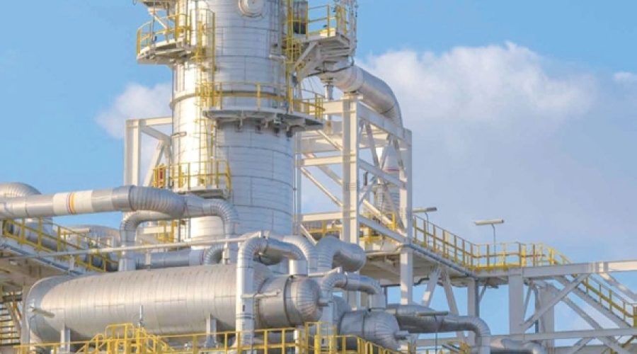 انخفاض أسعار النفط: تداعيات ذلك على المستثمرين وسط حالة عدم اليقين بشأن إمدادات النفط في فنزويلا