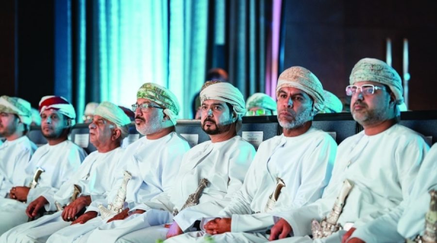 ۹۰۰ مرکز سند، اشتغال عمانی را افزایش می‌دهند: این امر چه معنایی برای ایجاد شغل و رشد کسب و کار در عمان دارد؟