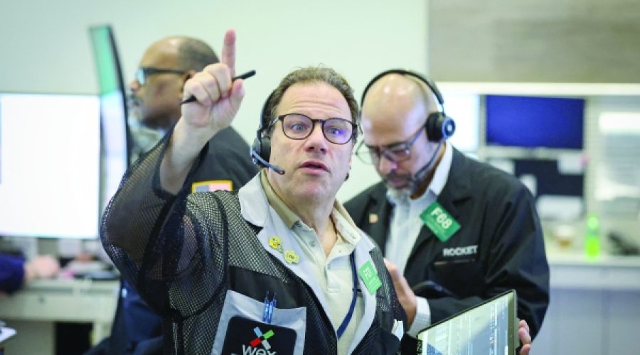 ارتفاع أسعار الأسهم مع اقتراب صدور بيانات الوظائف الأمريكية: الآثار المترتبة على المستثمرين ونمو الأعمال