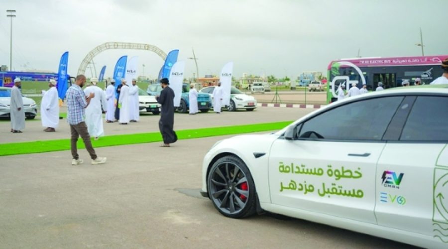 انتقال به وسایل نقلیه تمام برقی در عمان: این چه معنایی برای فرصت‌های کسب و کار و استراتژی‌های سرمایه‌گذاری شما دارد